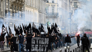 França proíbe manifestações de grupos da extrema direita