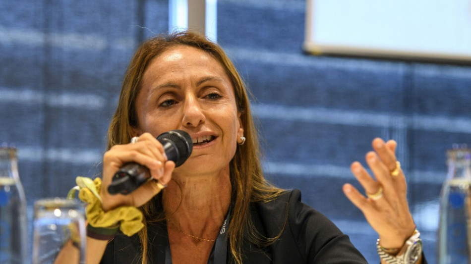 DAZN-Chefin Mascia pl&auml;diert f&uuml;r Mikrofone an Spielerb&auml;nken