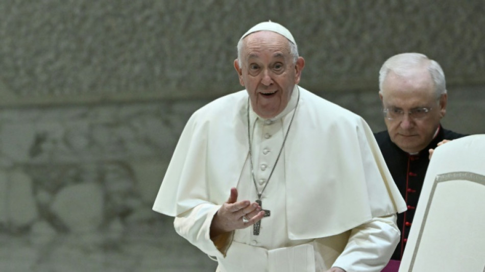 El papa denuncia la desinformaci&oacute;n y la califica de "primer pecado del periodismo"