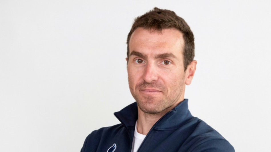 JO-2022: le monde &agrave; part de "Momo" Manificat dans le fond fran&ccedil;ais