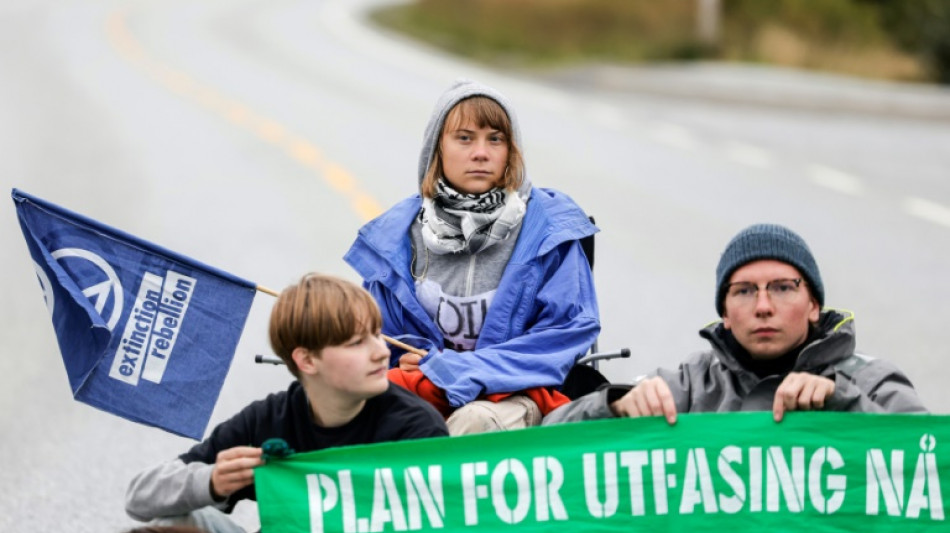 Norvège: 200 écologistes, dont Greta Thunberg, bloquent la principale raffinerie
