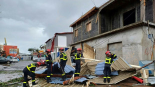 Cyclone: les autorit&eacute;s redoutent des centaines de morts &agrave; Mayotte, d&eacute;vast&eacute;