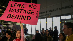 Hamas anuncia que libertar&aacute; tr&ecirc;s ref&eacute;ns no s&aacute;bado como parte do acordo com Israel