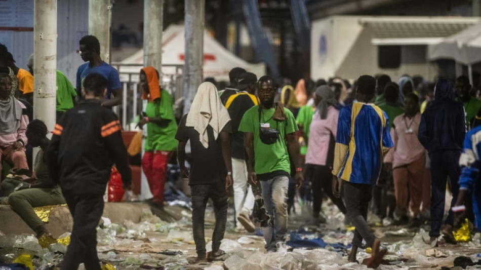 EU scrambles to address Italy island migrant surge 