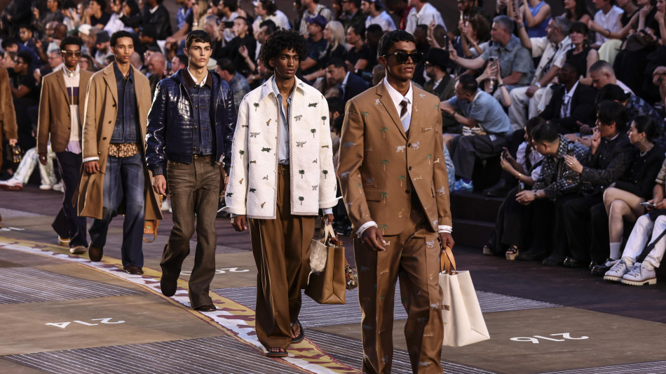 A Parigi l'uomo Vuitton tra viaggi in India e eleganza dandy