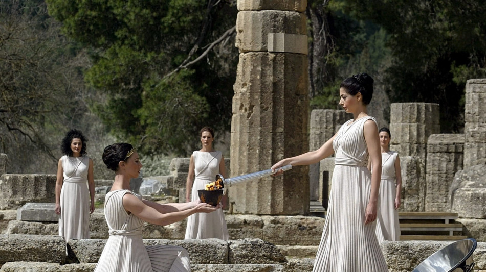 Milano-Cortina: accensione fiamma, al via la cerimonia a Olimpia