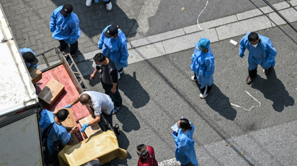 Shangh&aacute;i asegura que logr&oacute; tasa de "cero covid" pero millones siguen confinados