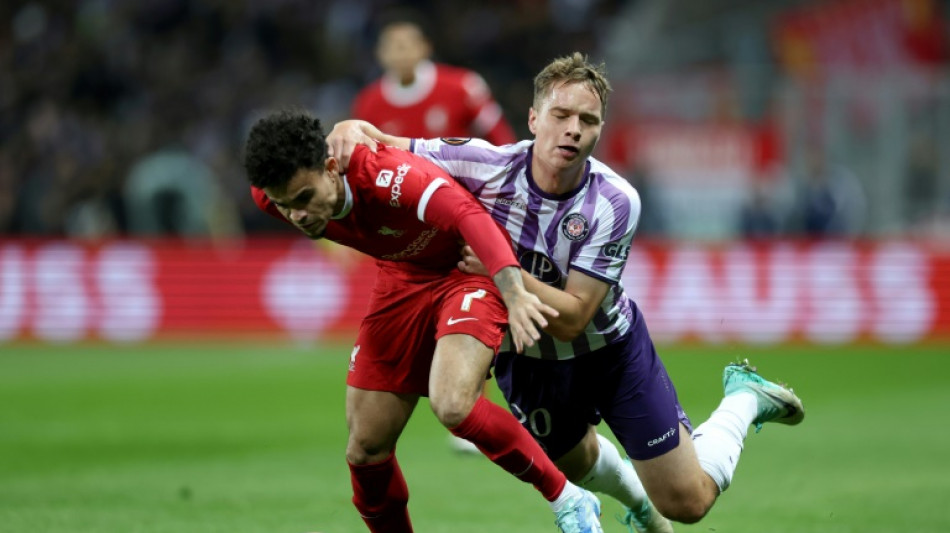 Liverpool perde na visita ao Toulouse (3-2) mas segue l&iacute;der do Grupo E da Liga Europa