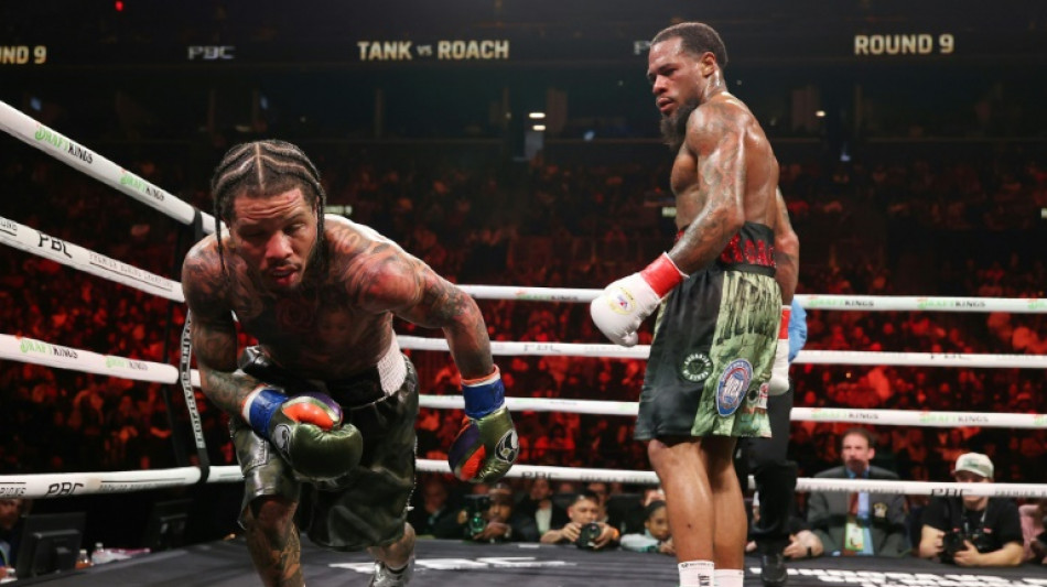 Boxe: Davis s'en sort de justesse face &agrave; Roach et conserve son titre des l&eacute;gers