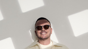 Gigi D'Alessio con Geolier nell'inedito Senza tucc&agrave;