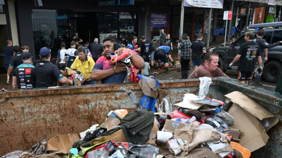 Bewohner kehren in von &Uuml;berschwemmungen verw&uuml;stete Orte in Australien zur&uuml;ck