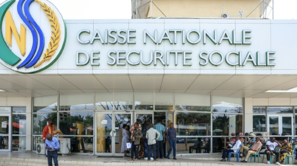 Apr&egrave;s des ann&eacute;es d'impay&eacute;s, les retrait&eacute;s gabonais esp&egrave;rent enfin toucher leurs pensions