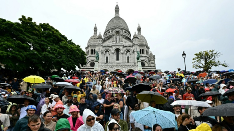 Competitive element of Tour de France final stage removed after rain