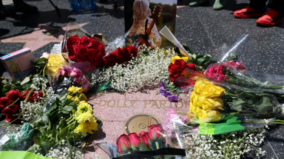 Dolly Parton to get new Hollywood star after vandalism