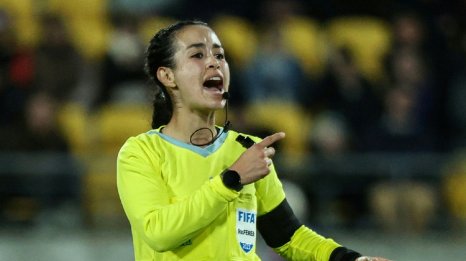 Mexican president backs threatened female football referee 
