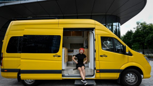 En Chine, des vans am&eacute;nag&eacute;s comme solution de logement pas cher