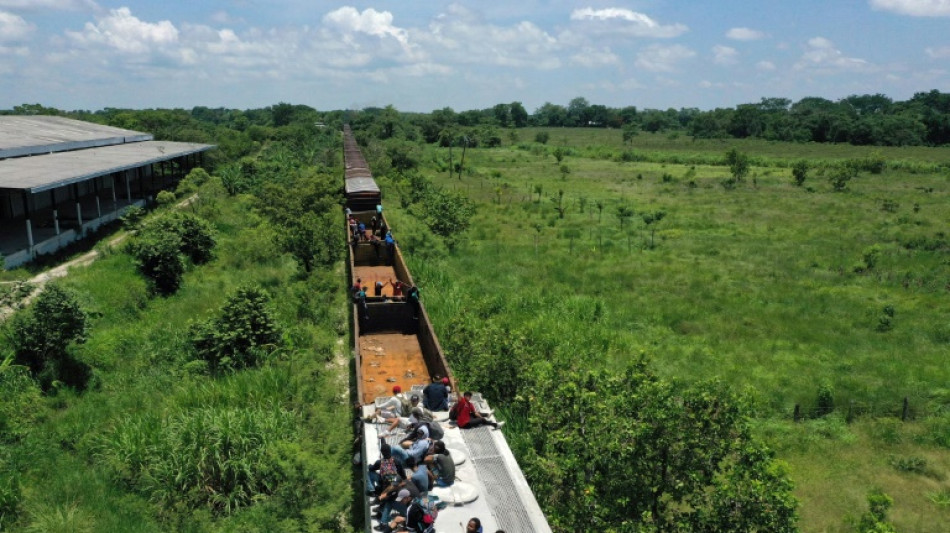 Opera&ccedil;&atilde;o de trens usados por migrantes para chegar aos EUA &eacute; suspensa no M&eacute;xico