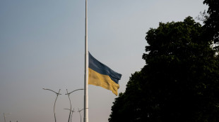 EEUU env&iacute;a m&aacute;s armas a Ucrania mientras contin&uacute;an evacuaciones de Azovstal