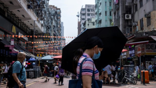 L&iacute;der de Hong Kong anuncia mayores alivios a restricciones por pandemia