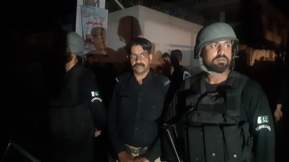 Pakistan autorizza forze armate a 'azioni corrispondenti'