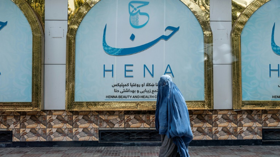 Afghanistan: des milliers de salons de beaut&eacute; ferment &agrave; la date butoir impos&eacute;e par les talibans