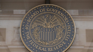 Aux Etats-Unis, la Fed maintient le cap, note que l'&eacute;conomie ralentit