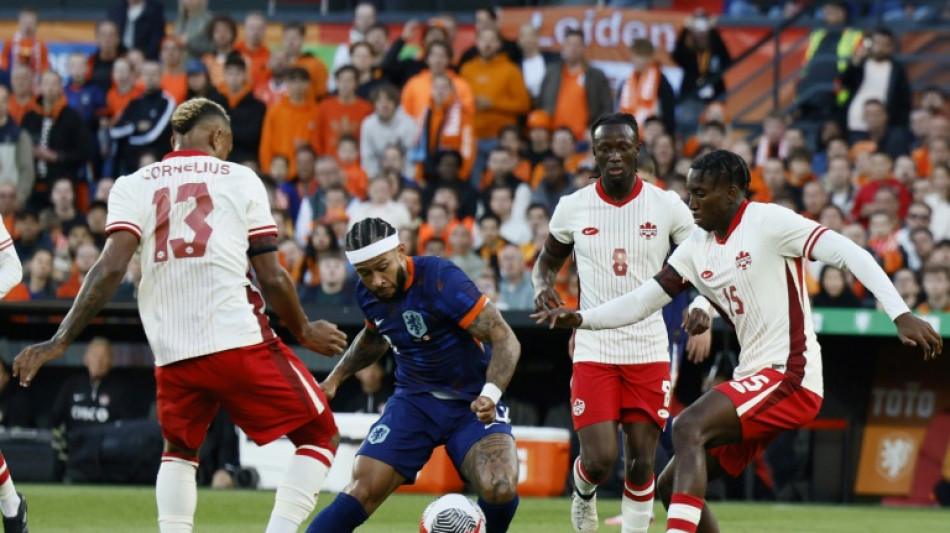 Holanda goleia Canad&aacute; (4-0) em amistoso em Roterd&atilde;