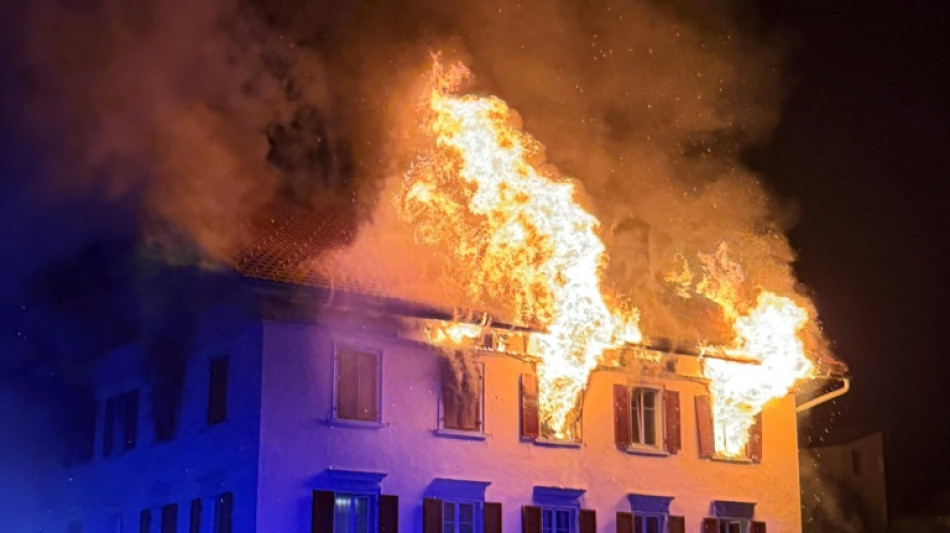 Cinco desaparecidos y 19 heridos en dos incendios en edificios de Suiza