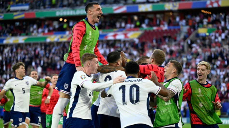 Inglaterra bate Su&iacute;&ccedil;a nos p&ecirc;naltis e vai &agrave; semifinal da Eurocopa