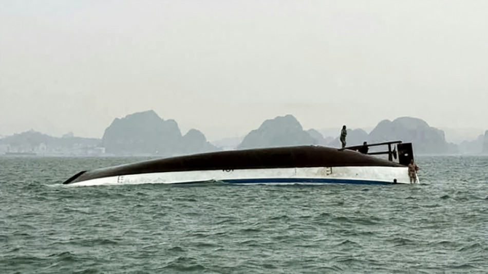 Al menos 28 muertos al volcar un barco tur&iacute;stico en Vietnam