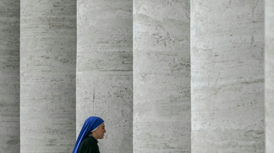 Los cardenales regresan a la Capilla Sixtina en el segundo d&iacute;a del c&oacute;nclave