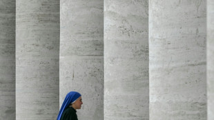 Los cardenales regresan a la Capilla Sixtina en el segundo d&iacute;a del c&oacute;nclave