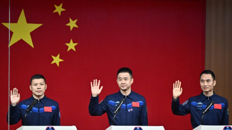 China env&iacute;a un nuevo equipo de astronautas a su estaci&oacute;n espacial