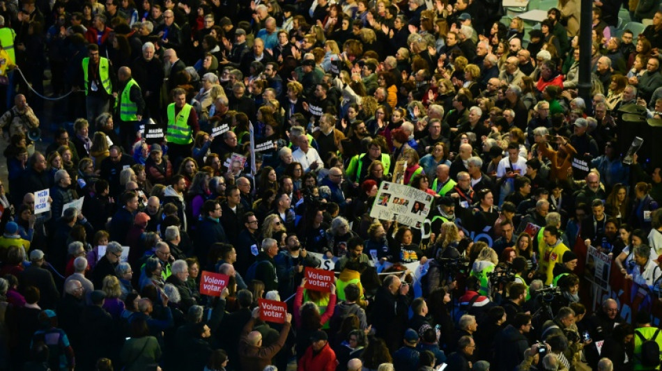 Cerca de 25.000 manifestantes en Valencia para denunciar la gesti&oacute;n de las inundaciones