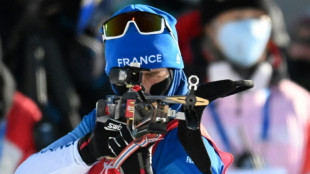 JO-2022: les Bleues de biathlon passent &agrave; c&ocirc;t&eacute; de leur relais, 6e et loin de la Su&egrave;de