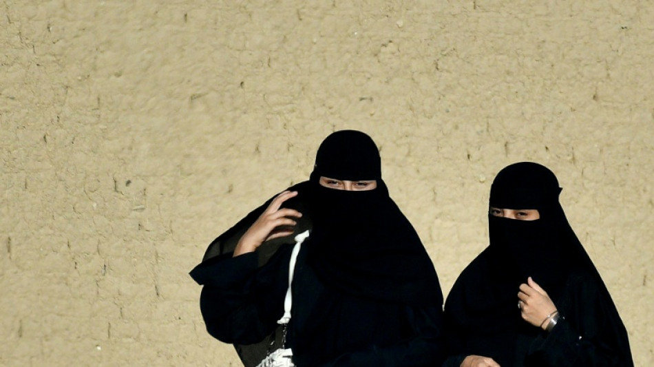 TPI emite ordens de pris&atilde;o contra dois l&iacute;deres talib&atilde;s por persegui&ccedil;&atilde;o a mulheres