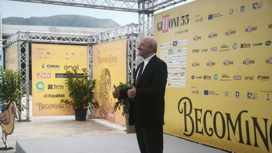 De Luca ai giovani di Giffoni, 'riaffermare i valori umani'