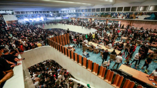 Riz, past&egrave;ques et th&eacute;: au Parlement irakien, les manifestants pro-Sadr prennent leurs quartiers