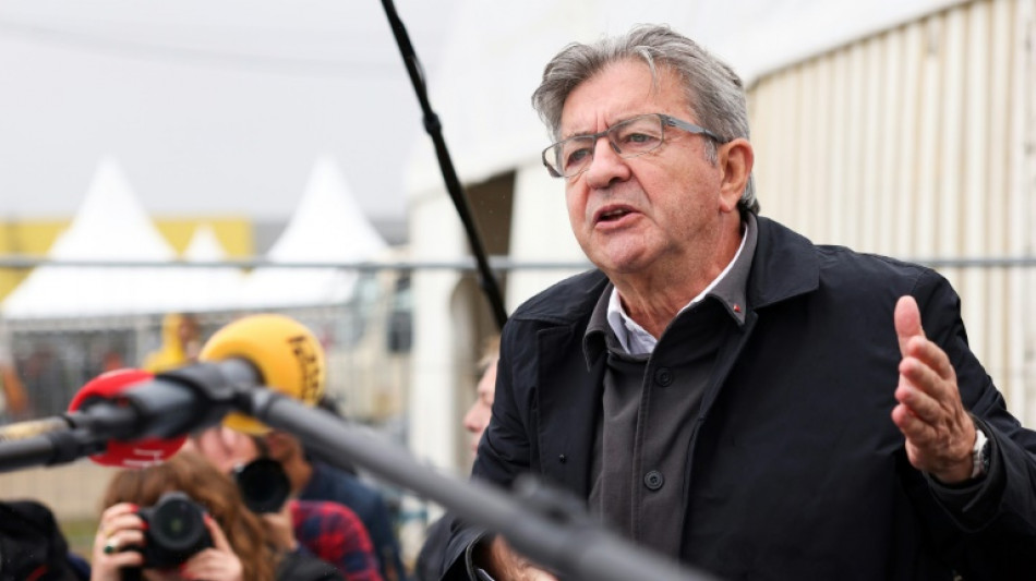 La gauche d&eacute;file &agrave; Paris pour faire monter la temp&eacute;rature sociale