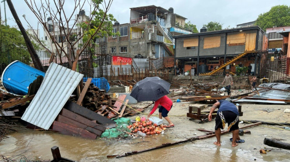 Mexique : l'ouragan Erick s'affaiblit en s'enfon&ccedil;ant dans les terres