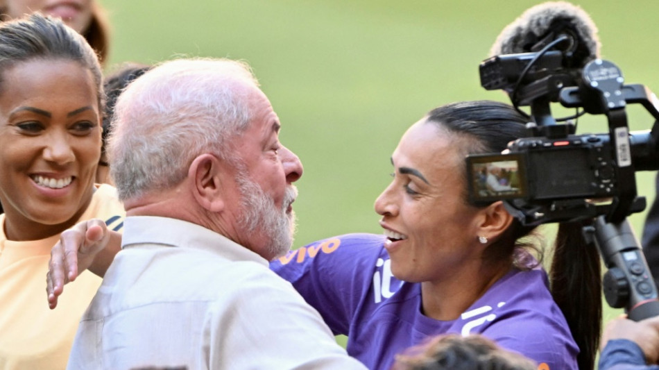 Brasiliens Pr&auml;sident Lula: Trainingsbesuch bei Marta und Co.