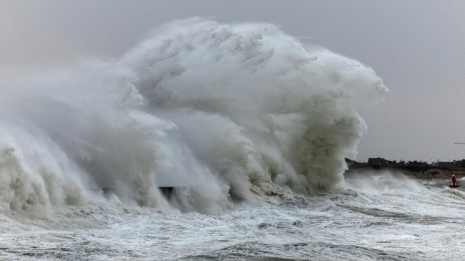 Pluie, vent et fortes vagues en Bretagne avec le passage de la d&eacute;pression Ingrid