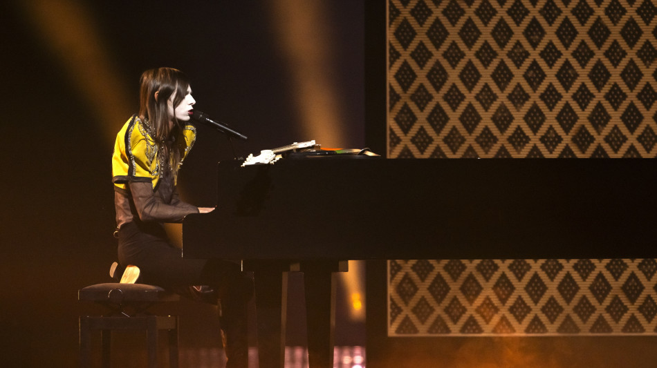 Eurovision, sottotitoli e armonica a bocca per Lucio Corsi