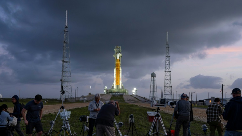 Art&eacute;mis 2: En Floride, l'impatience de touristes venus assister &agrave; un "moment historique"