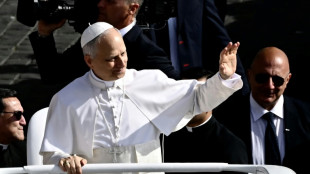 Leão XIV inicia seu pontificado com crítica ao paradigma econômico