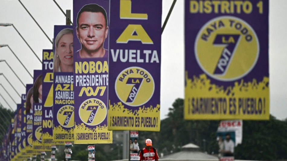 Termina vota&ccedil;&atilde;o e come&ccedil;a apura&ccedil;&atilde;o das elei&ccedil;&otilde;es presidenciais no Equador