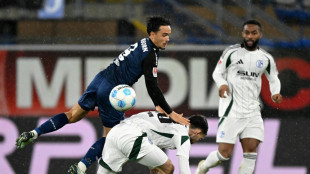 Schalke &uuml;berrascht mit Sieg beim Spitzenreiter Paderborn