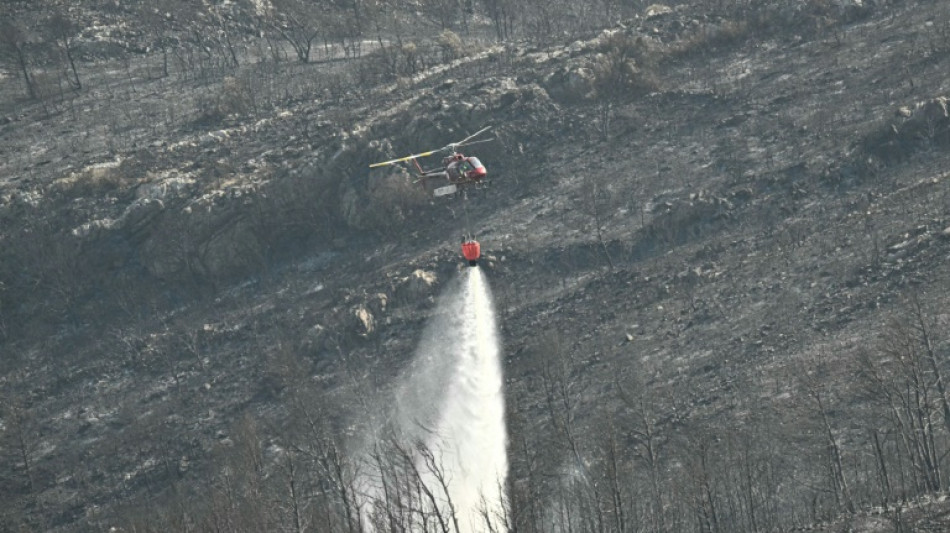 L'incendie de l'Aude "pas maîtrisé" avant dimanche soir 