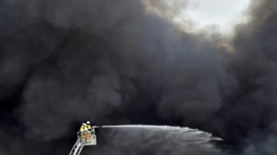 Gro&szlig;brand von Lagerhallen in Hamburg nach drei Tagen gel&ouml;scht