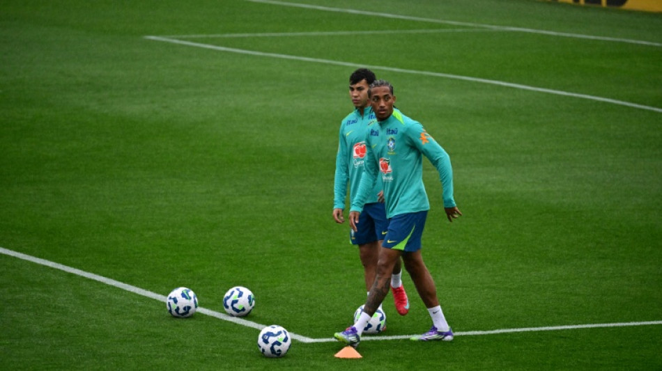 Brasil testa pe&ccedil;as contra o j&aacute; eliminado Chile nas Eliminat&oacute;rias